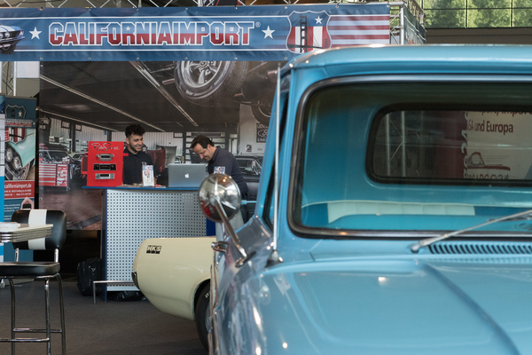 Chevrolet C10 Pickup Transporter - am Stand von California Import - Motorworld Classics Bodensee 2018
