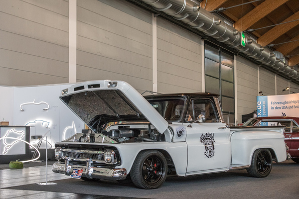 Chevrolet C10 Pickup Transporter - angeboten am Stand von Calidornia Import für EUR 31'800 - Motorworld Classics Bodensee 2018