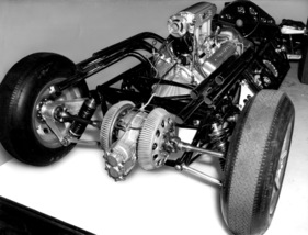 Chevrolet CERV I (1961) - gut sichtbar die innenliegenen Trommelbremsen und Einzelradaufhängungen, die die Corvette damals noch nicht hatte