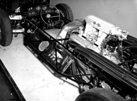 Chevrolet CERV I  (1961) - ohne die Kunststoff-Karosserie sieht man direkt auf den Alu-Motor und die Einzelradaufhängungen