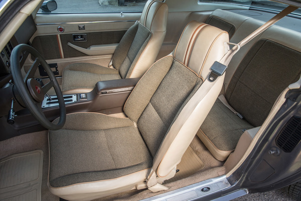 Chevrolet Camaro "Berlinetta" (1981) - Einzelsitze im Fond