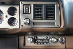Chevrolet Camaro "Berlinetta" (1981) - serienmässig eingebautes Radio-Tonband mit UKW und Mittelwelle