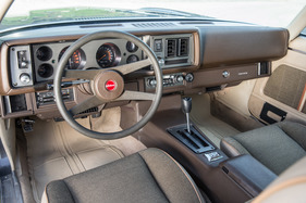 Chevrolet Camaro "Berlinetta" (1981) - sportlich anmutendes Cockpit