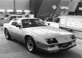 Chevrolet Camaro Z 28 E (1982) - am Genfer Automobilsalon von 1982 - neues Coupé mit grosser Glaskuppel über dem Heck