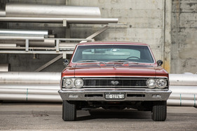 Chevrolet Chevelle Super Sport 396 Coupe (1966) – Doppelscheinwerfer und geschwärzter Kühlergrill fürs Überholgesicht Chevrolet Chevelle Super Sport 396 Coupe (1966) – Doppelscheinwerfer und geschwärzter Kühlergrill fürs Überholgesicht