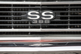 Chevrolet Chevelle Super Sport 396 Coupe (1966) – Statt "Bowtie" zieren Ausstattung und Hubraum den Kühlergrill