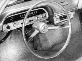 Chevrolet Corvair (1959) - Lenkrad und Armaturenbrett im aktuellen Zeitgeschmack