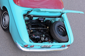 Chevrolet Corvair Monza Convertible (1962) - das Reserverad hat locker im Motorraum Platz