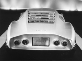 Chevrolet Corvair Monza GT (1963) - Heckansicht, gut sichtbar die verstellbaren Lamellen