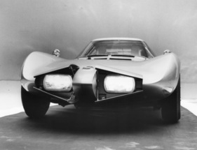 Chevrolet Corvair Monza GT (1963) - bei geöffneten Scheinwerfern verliert das Fahrzeug etwas an Eleganz und wirkt dafür noch brutaler