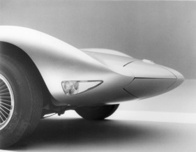 Chevrolet Corvair Monza GT (1963) - die Front konnte dank Mittelmotor und Klappscheinwerfern extrem flach und spitzverlaufend konzipiert werden