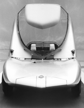 Chevrolet Corvair Monza GT (1963) - die Front mit Klappscheinwerfern und die aufgeklappte Fahrerkabine