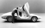 Chevrolet Corvair Monza GT (1963) - wie beim von Bertone stammenden Chevrolet Testudo konnte die ganze Fahrerkabine hochgeklappt werden