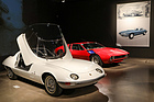 Image: Chevrolet Corvair Testudo (1963) - early work by Giorgetto Giugiaro, behind it the De Tomaso Mangusta designed by Giugiaro at Ghia - Special exhibition Museum MAC Art & Cars Singen 2023