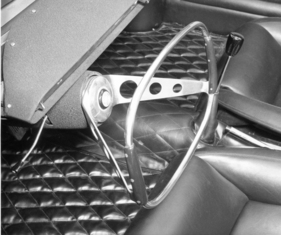 Chevrolet Corvair Testudo (1963) - viereckiges Lenkrad im Prototyp