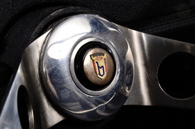 Chevrolet Corvair Testudo Bertone (1963) - das Bertone-B im Lenkrad