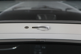 Chevrolet Corvair Testudo Bertone (1963) - die Glaskuppel kann verschlossen werden, entriegelt wird sie mit dem Griff rechts vom Schloss