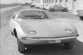 Chevrolet Corvair Testudo Bertone (1963) - frühe Aufnahme, noch mit dem Corvair-Schriftzug auf dem Bug