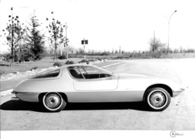 Chevrolet Corvair Testudo Bertone (1963) - frühes Werksbild, noch mit den Corvair-Rädern