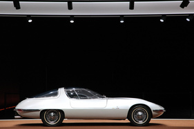 Chevrolet Corvair Testudo Bertone (1963) - nur knapp über einen Meter hoch ist die Flunder