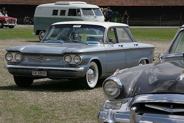 Bild: Chevrolet Corvair am Oldtimer Sunday Morning Meeting im Mai 2011 in Zug