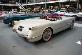 Chevrolet Corvette (1954) – Sonderausstellung "Chevrolet Corvette – A Legend Turns 70" in der Autoworld Brüssel Chevrolet Corvette (1954) – Sonderausstellung "Chevrolet Corvette – A Legend Turns 70" in der Autoworld Brüssel
