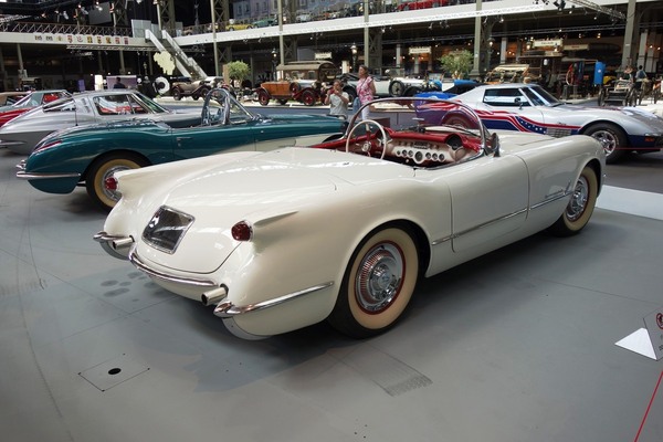 Chevrolet Corvette (1954) – Sonderausstellung "Chevrolet Corvette – A Legend Turns 70" in der Autoworld Brüssel