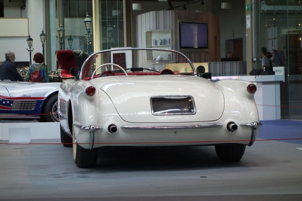 Chevrolet Corvette (1954) – Sonderausstellung "Chevrolet Corvette – A Legend Turns 70" in der Autoworld Brüssel