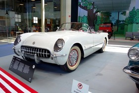 Chevrolet Corvette (1954) – Sonderausstellung "Chevrolet Corvette – A Legend Turns 70" in der Autoworld Brüssel Chevrolet Corvette (1954) – Sonderausstellung "Chevrolet Corvette – A Legend Turns 70" in der Autoworld Brüssel