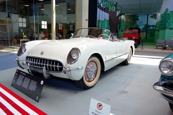 Chevrolet Corvette (1954) – Sonderausstellung "Chevrolet Corvette – A Legend Turns 70" in der Autoworld Brüssel