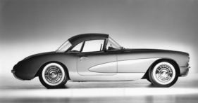Chevrolet Corvette (1956) - eine frühe Corvette, bereits mit den steil stehenden Schweinwerfern