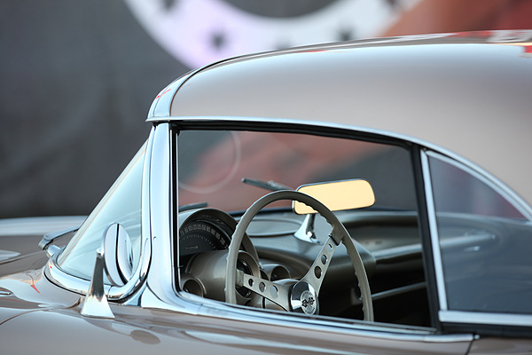 Chevrolet Corvette (1961) - Interieur mit riesigem Tacho