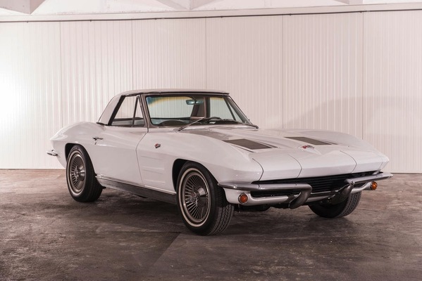 Image: Chevrolet Corvette (1963) - offered as lot 315 at the auction "Les Grandes Marques du Monde au Grand Palais" by Bonhams on February 6, 2014