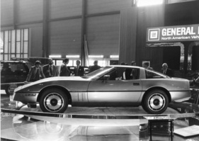 Chevrolet Corvette (1983) - Exportversion mit 5,7-Liter-V8 und Vierstufengetriebe-Automat - am Genfer Automobilsalon von 1983