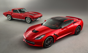 Chevrolet Corvette (2013) - die neue Sting Ray vor ihrem C2-Vorgänger, der Stingray hiess