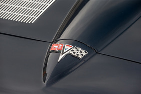Chevrolet Corvette 327 (1962) - auch die Chevrolet-Fahne fehlt nicht