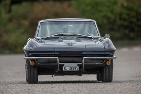 Chevrolet Corvette 327 (1962) - flach und relativ breit für die Zeit