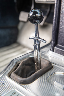 Chevrolet Corvette 327 (1962) - runder Schalthebelknopf wie bei Ferrari