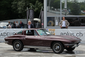Chevrolet Corvette 327 Sting Ray Coupé (1965) - elegant und farblich sehr gefällig - an der Dolder-Versteigerung der Oldtimer Galerie am 11. Juni 2016