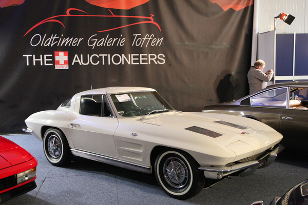 Chevrolet Corvette 327 Sting Ray Split Window (1963) - Lot 147 - Kunststoff-Coupé des ersten Jahrgangs - Versteigerung der Oldtimer Galerie in Gstaad am 29. Dezember 2019