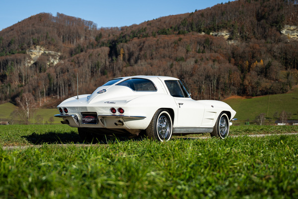 Chevrolet Corvette 327 Sting Ray Split Window (1963) - als Lot 131 an der Versteigerung der Oldtimer Galerie in Gstaad am 29. Dezember 2025