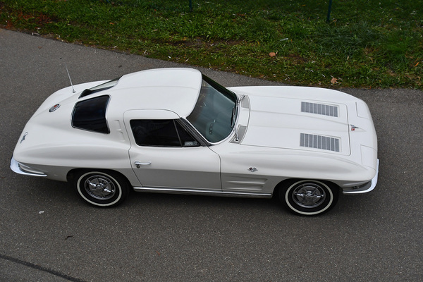 Chevrolet Corvette 327 Sting Ray Split Window (1963) - as lot 147 at the auction of the Oldtimer Gallery in Gstaad on December 29, 2019