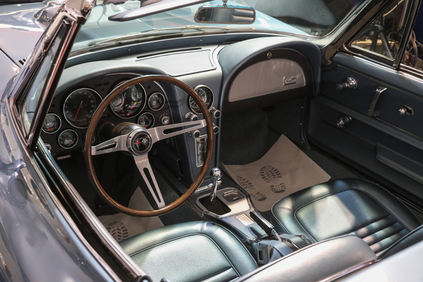 Chevrolet Corvette 427 Sting Ray Convertible (1967) - Lot 110 an der Oldtimer Galerie Toffen Versteigerung von Gstaad am 29. Dezember 2024