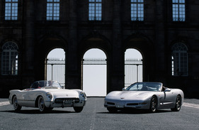 Chevrolet Corvette C1 (1953) - die Gene sind auch bei der C5-Modell aus den Neunzigerjahren dieselben, unter der Kunststoffhülle hat sich aber einiges geändert