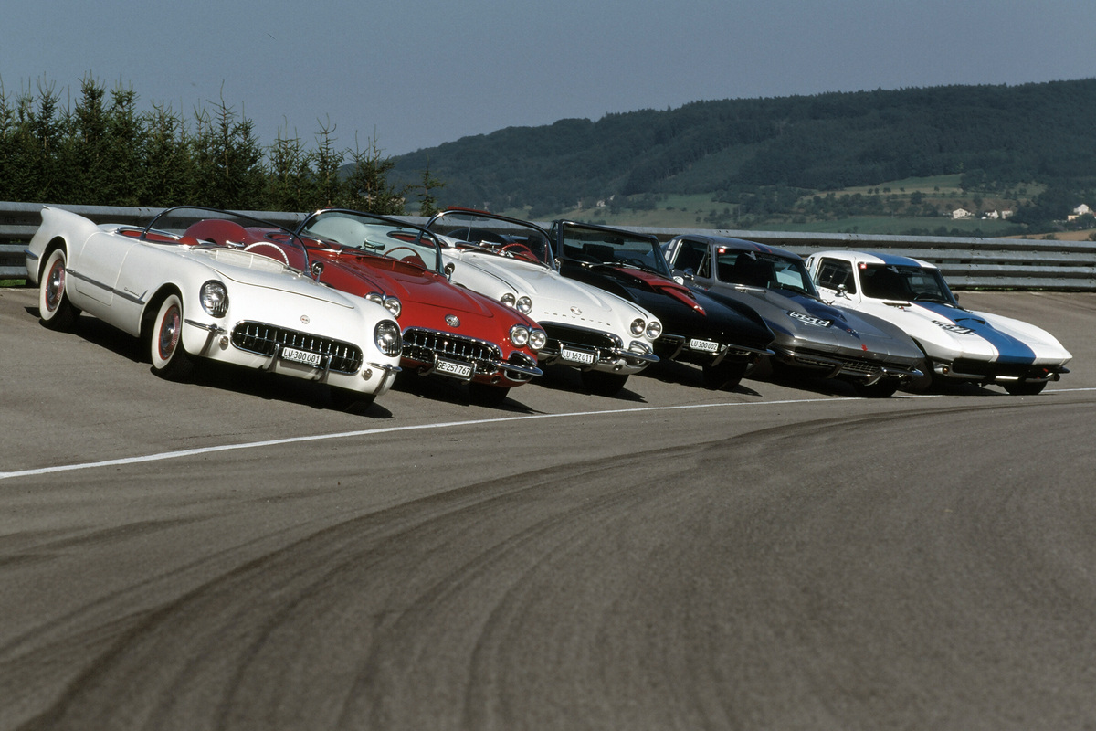 Chevrolet Corvette C1 (1953) - zusammen mit weiteren C1- und C2-Modellen