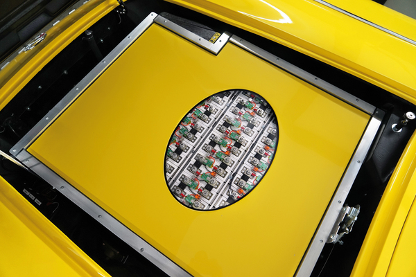 Bild Chevrolet Corvette C1 "Dinora" (1962) - Blick auf die Batterie im Motorraum