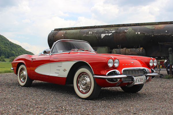 Bild: Chevrolet Corvette C1 Fuel Injection (1961) - als Lot 25 an der Versteigerung der Oldtimer Galerie auf dem Dolder am 16. Juni 2018