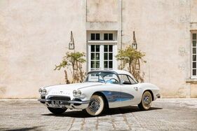 Chevrolet Corvette C1 with hardtop (1961) - Lot 009 an der Artcurial Musée Automobile du Château de Vernon Versteigerung 2025 Chevrolet Corvette C1 with hardtop (1961) - Lot 009 an der Artcurial Musée Automobile du Château de Vernon Versteigerung 2025
