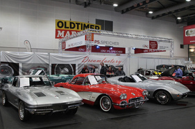 Chevrolet Corvette C2 (1963) - neben den früheren und späteren Modellen - Bremen Classic Motorshow 2020