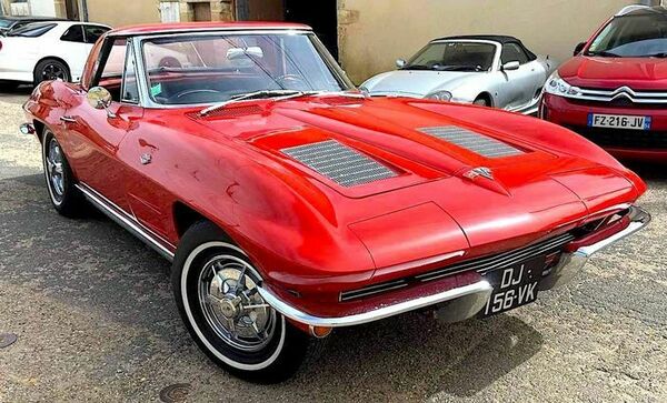 Chevrolet Corvette C2 Convertible with Hard Top (1963) - offered at the Catawiki Premium Auction until October 9, 2022